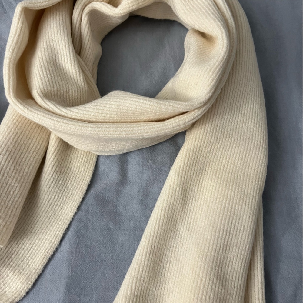 J Crew cream beanie & scarf set - Picture 4 of 5